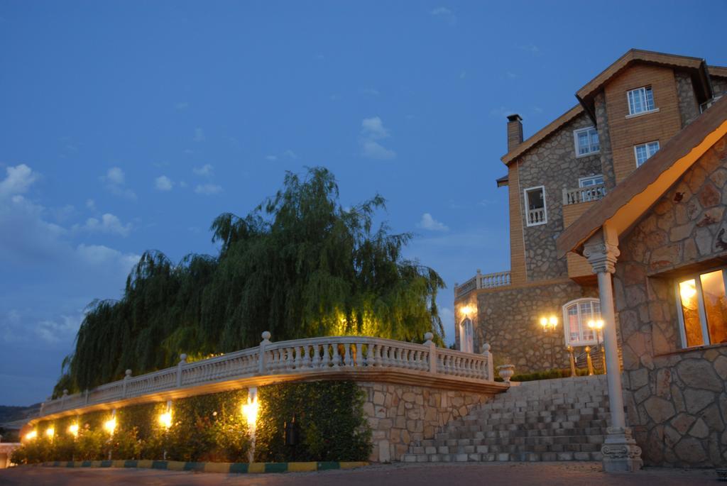 Le Palais Des Cerisiers Hotel Azrou Exterior photo