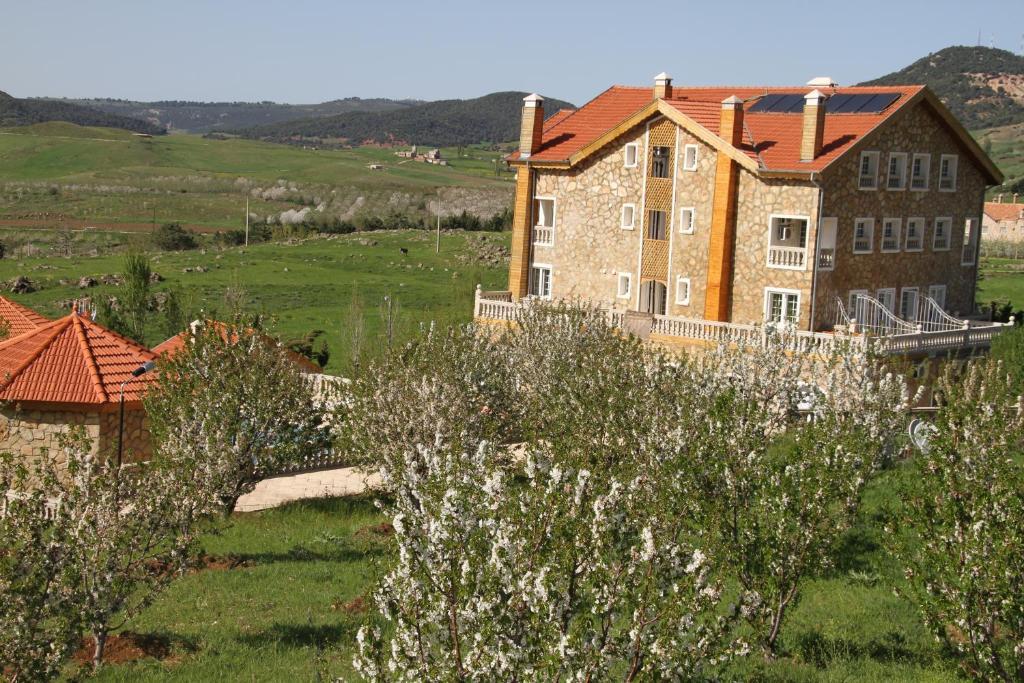 Le Palais Des Cerisiers Hotel Azrou Exterior photo