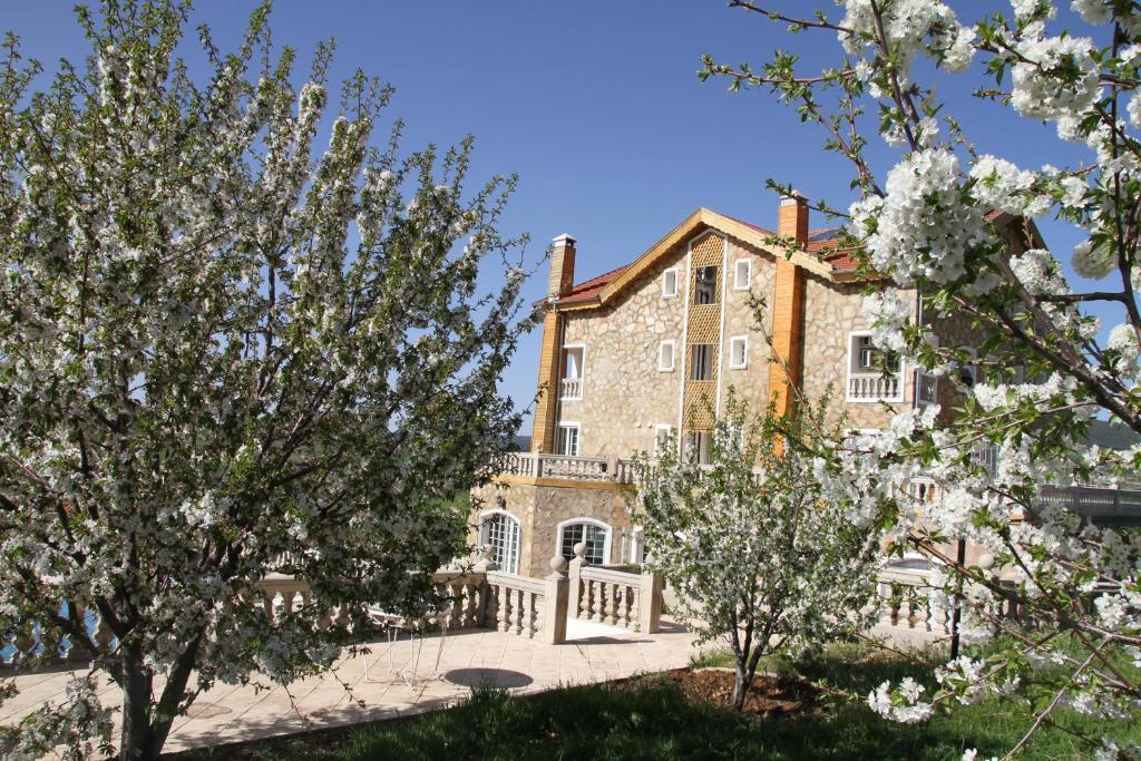 Le Palais Des Cerisiers Hotel Azrou Exterior photo