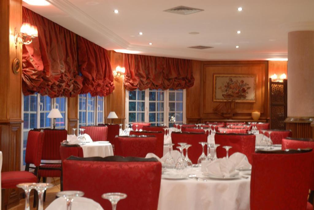 Le Palais Des Cerisiers Hotel Azrou Exterior photo